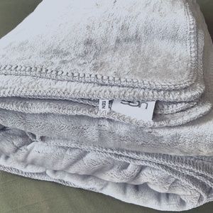 UGG Novah QUEEN Soft Plush Faux Fur Blanket 92”x96” Seal Color